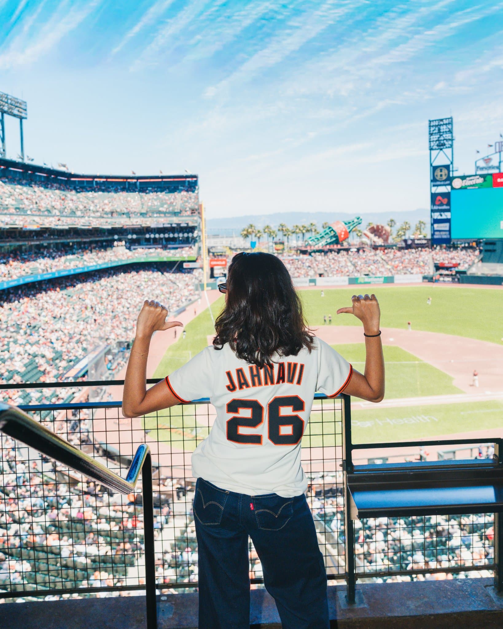 Candid conversation between founders at the Airwallex x SF Giants weekend event in San Francisco by JY Studio