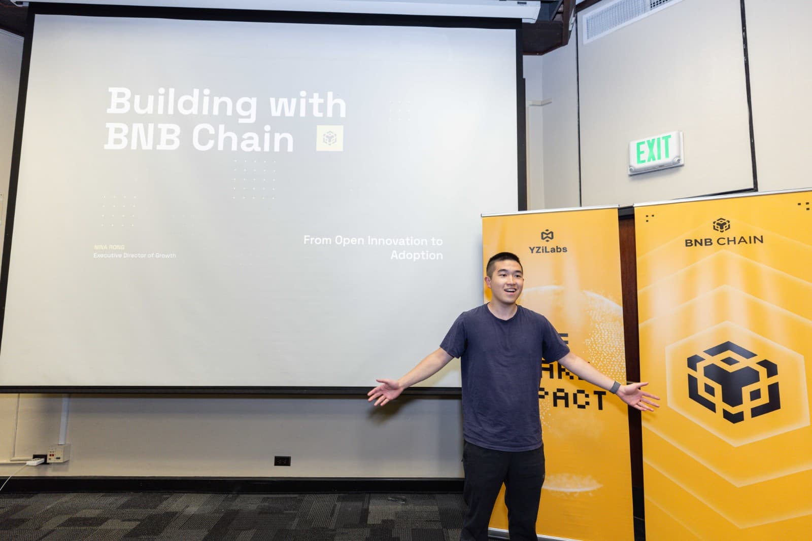 Students collaborating on Web3 project during BNB Chain hackathon session at Stanford by JY Studio