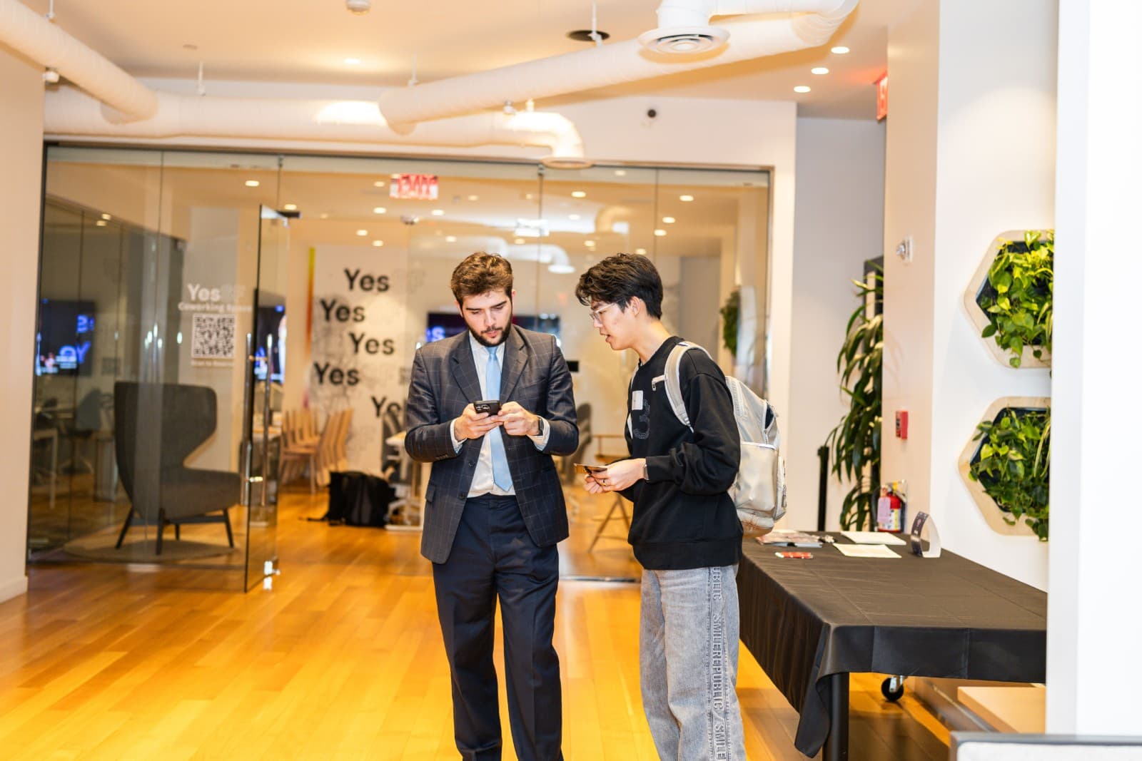 Harvard alumni mingling at CAN Networking Event at Yes SF venue in San Francisco by JY Studio