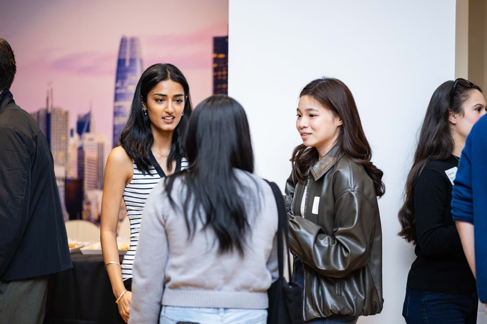 Guest arrival and welcome reception at Crimson Alumni Network event in San Francisco by JY Studio