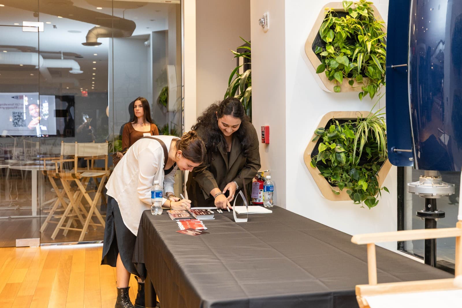 Keynote moment at CAN Networking Event for Harvard alumni in San Francisco by JY Studio