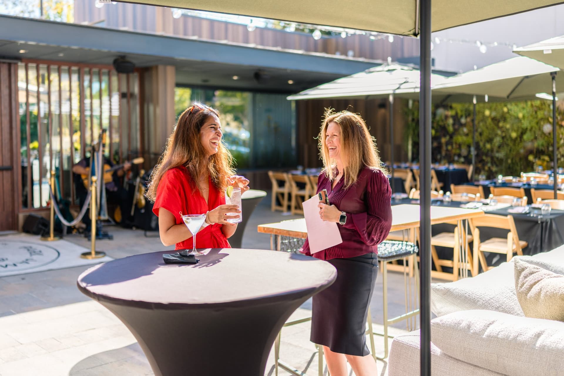 Live acoustic musicians performing for guests at the Magnus networking reception in Palo Alto