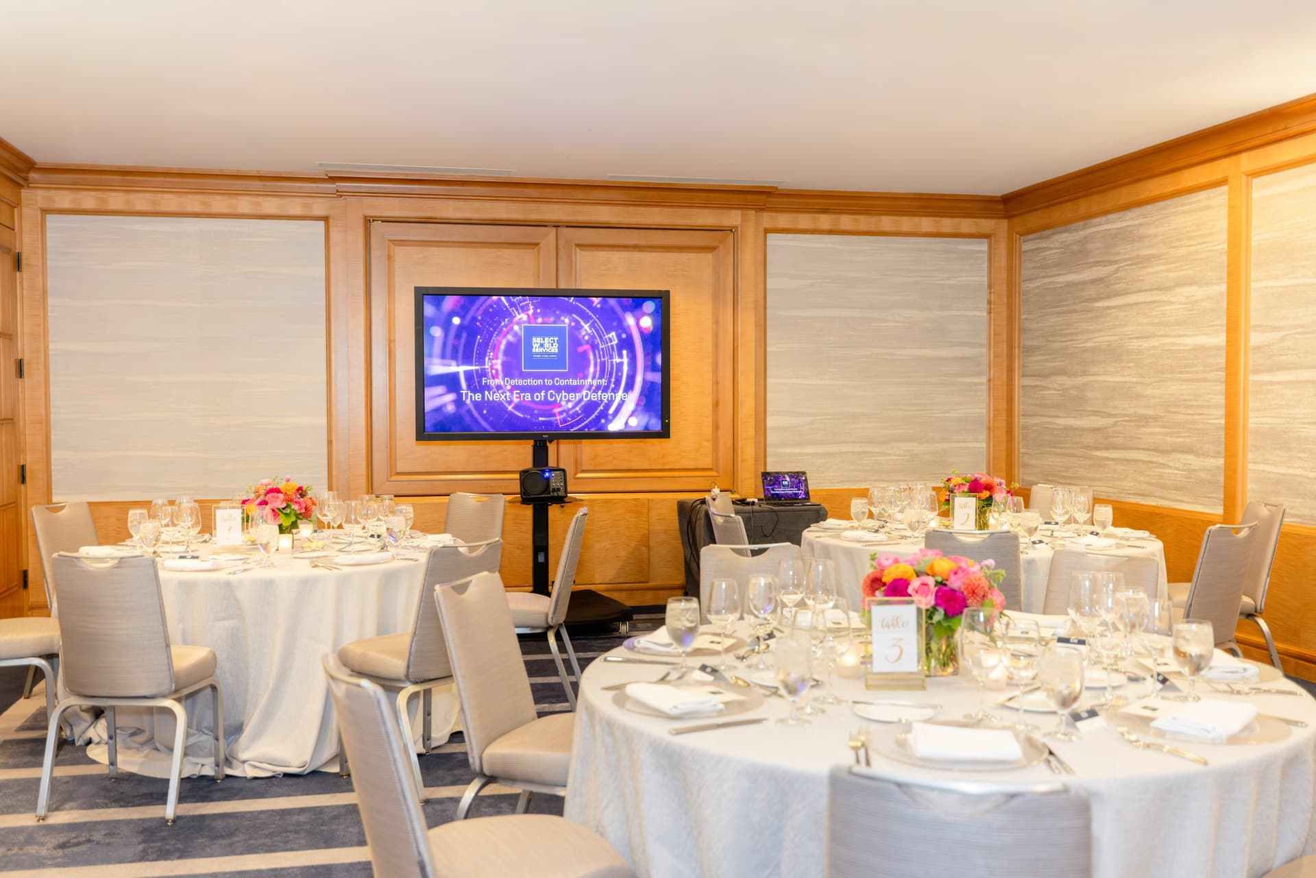 Guests seated around the round dinner table during the Select World Services executive dinner in San Francisco