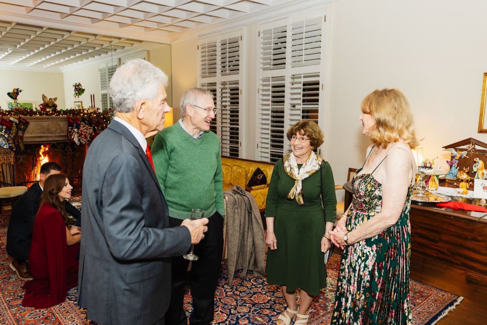 Warm festive moments at family Christmas gathering in Oakland San Francisco Bay Area captured by JY Studio
