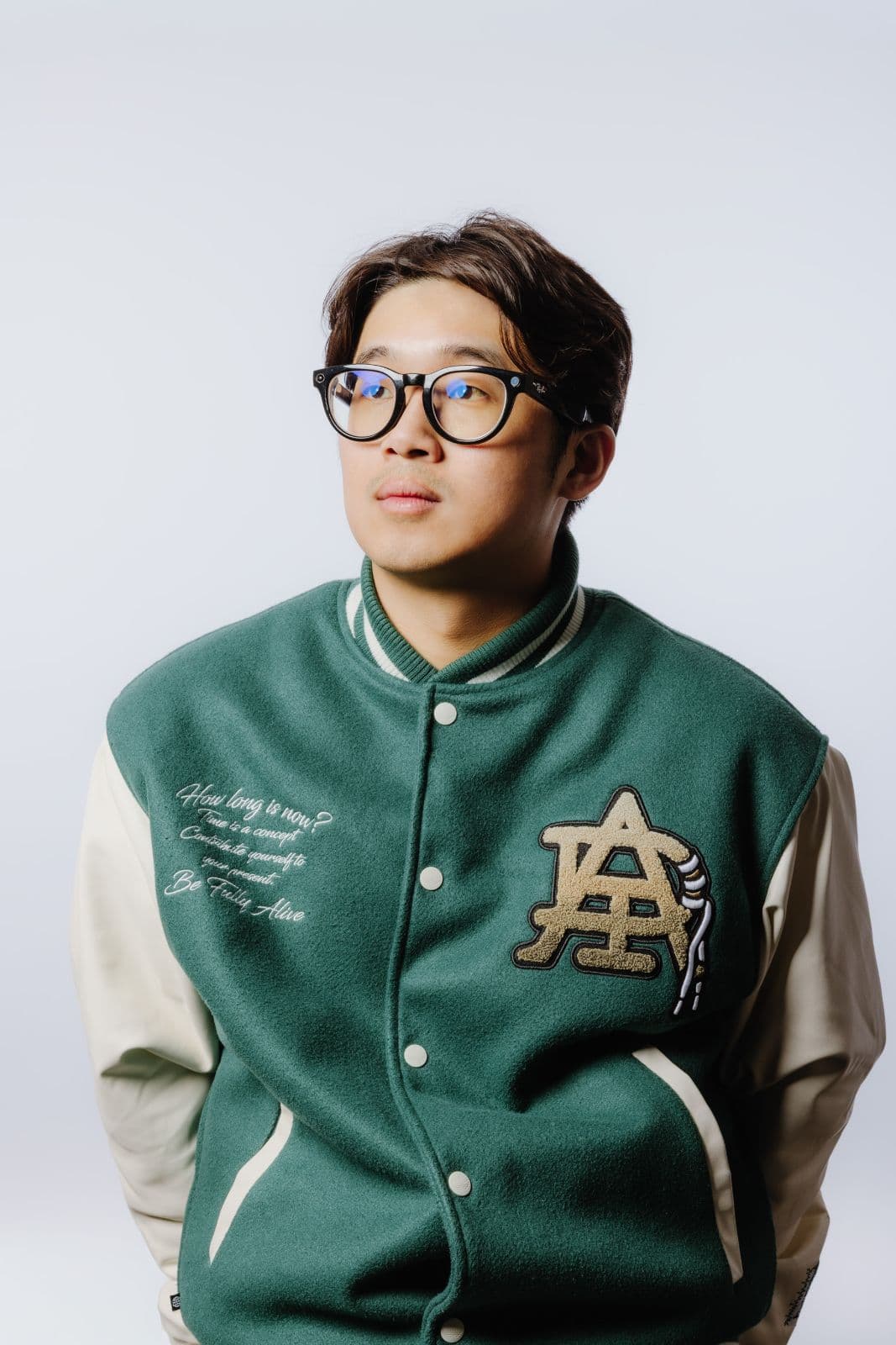 Professional headshot services in San Francisco Bay Area for corporate professionals by JY Studio