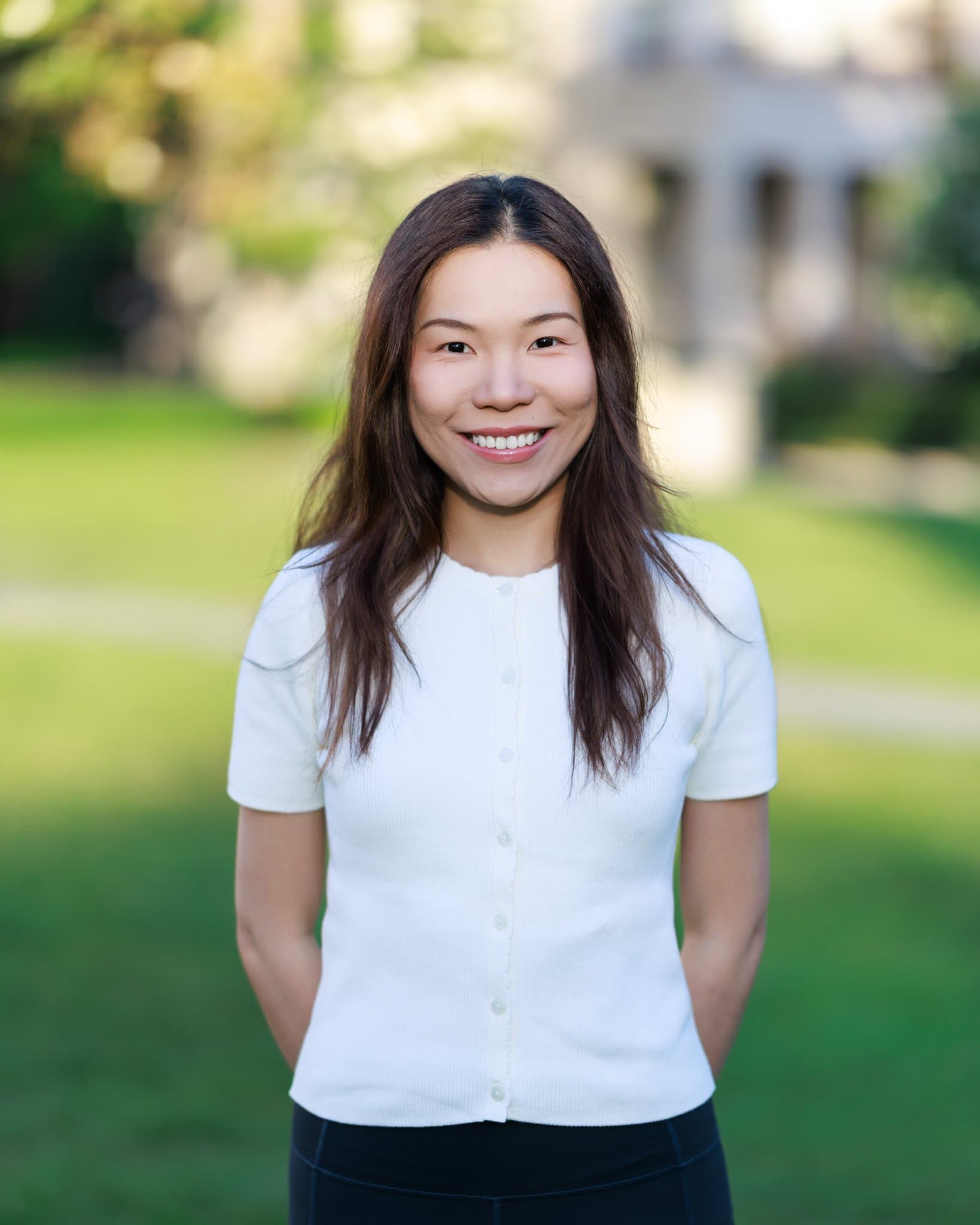 Outdoor natural light professional headshot with environmental background for LinkedIn profile in San Francisco Bay Area by JY Studio