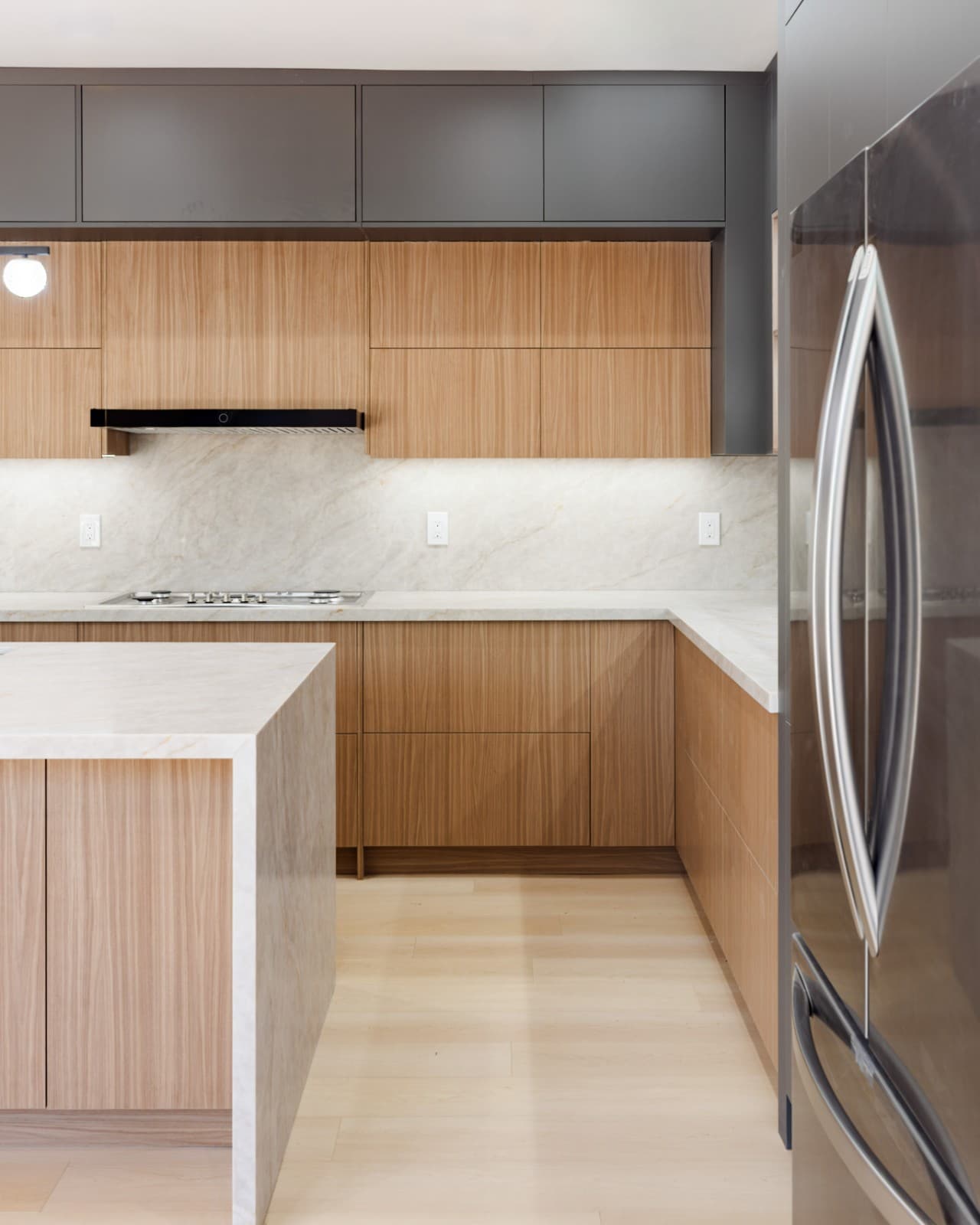 Bright modern kitchen interior in Sunnyvale Bay Area renovation by Kassa Kitchen and Bath by JY Studio