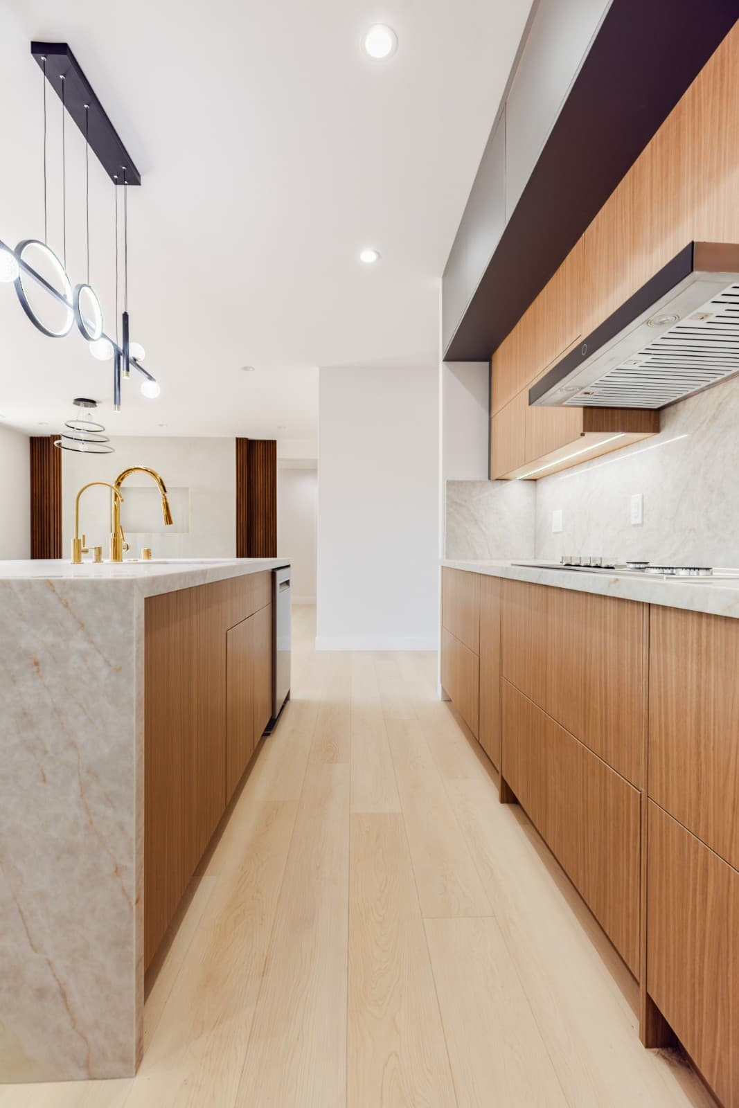 Modern kitchen remodel hero view in Sunnyvale Silicon Valley by Kassa Kitchen and Bath by JY Studio